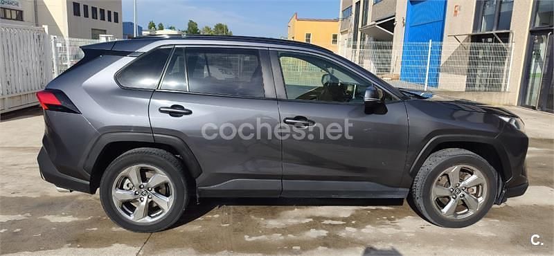Usado Toyota RAV4 Hybrid Advance 218 CV (160 kW) 2019 Gris / plata SUV
