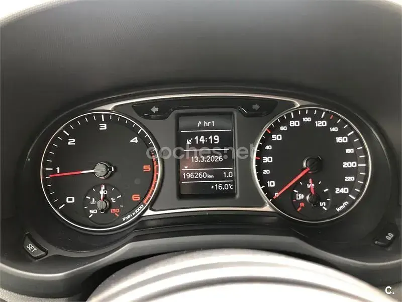 Usado Audi A1 Sportback Attraction 116 CV (85 kW) 2015 Gris / plata Utilitario