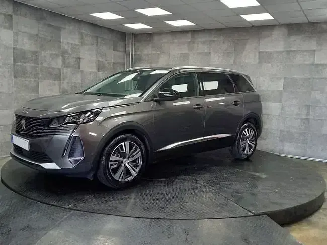 Usado Peugeot 5008 Allure 131 CV (96 kW) 2022 Gris SUV