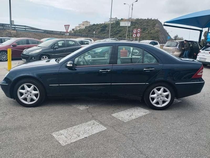 Usado Mercedes C270 Elegance 170 CV (125 kW) 2002 Azul Berlina
