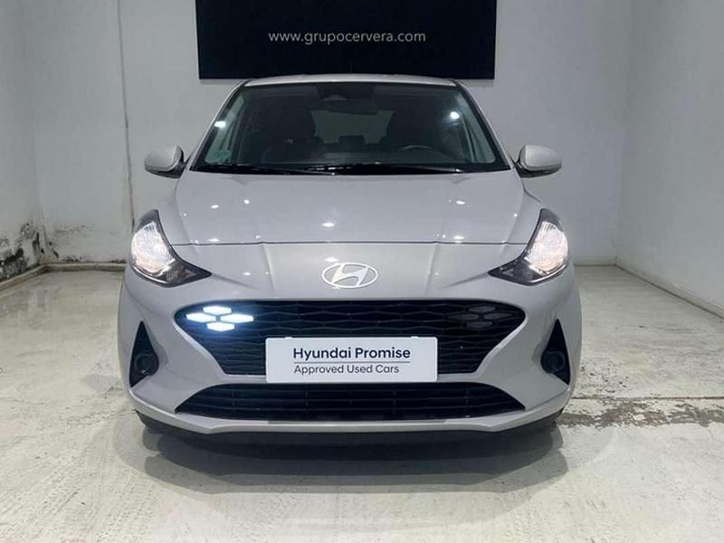 Usado Hyundai i10 64 CV (47 kW) 2025 Gris Utilitario