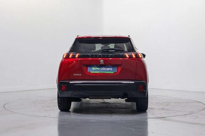 Usado Peugeot 2008 Allure 101 CV (74 kW) 2021 Rojo SUV