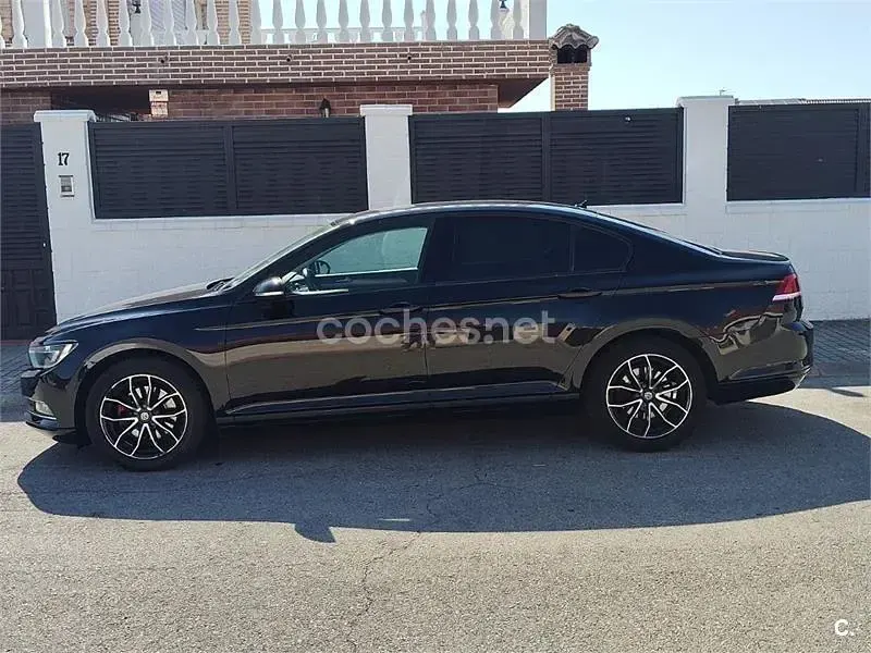Usado VW Passat Edition 120 CV (88 kW) 2018 Negro Berlina