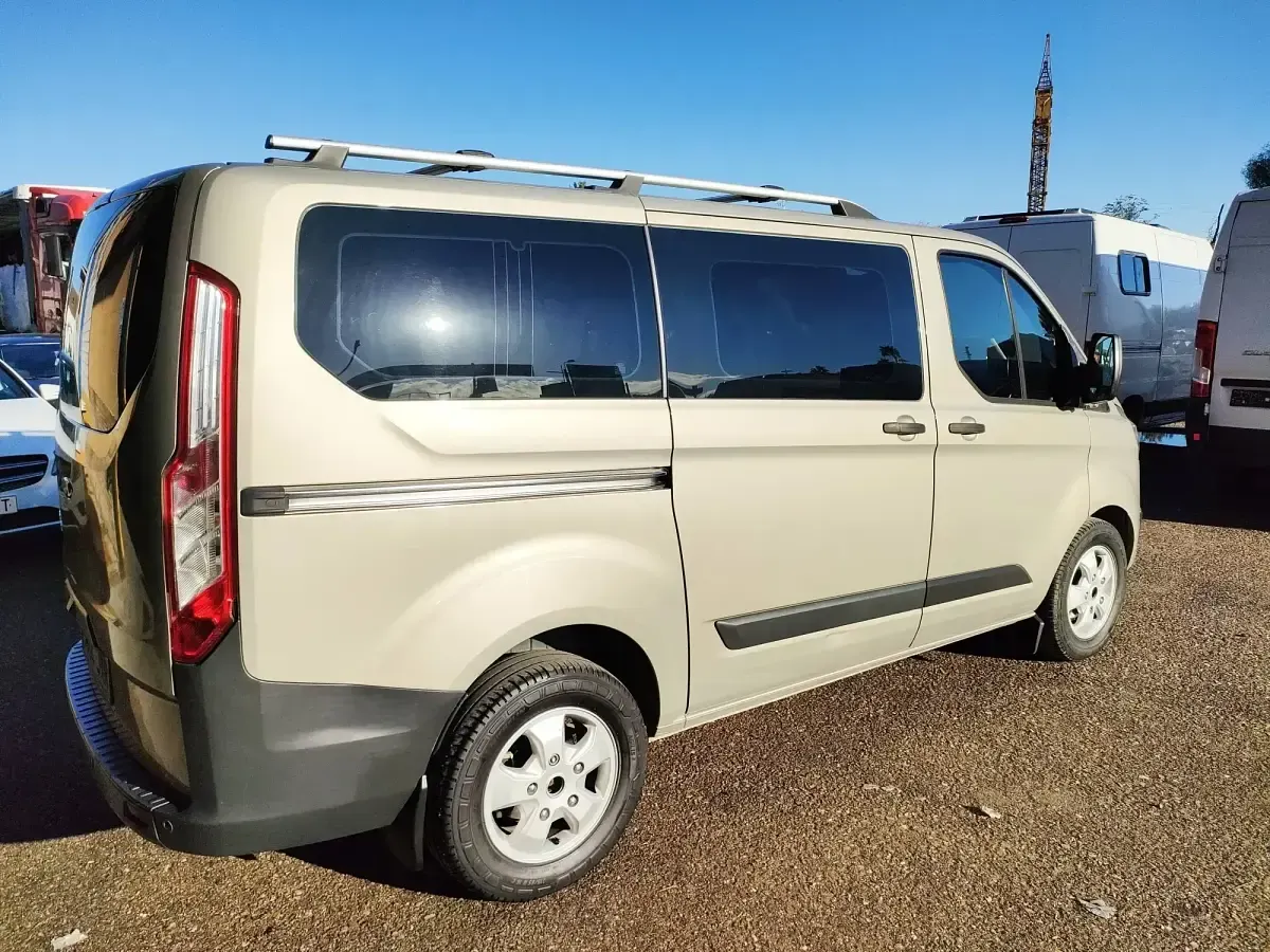 Usado Ford Transit Custom Ambiente 130 CV (95 kW) 2018 Marrón Van