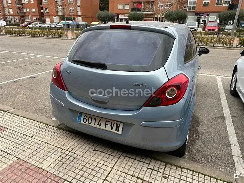 Usado Opel Corsa Enjoy 90 CV (66 kW) 2007 Gris / plata Utilitario