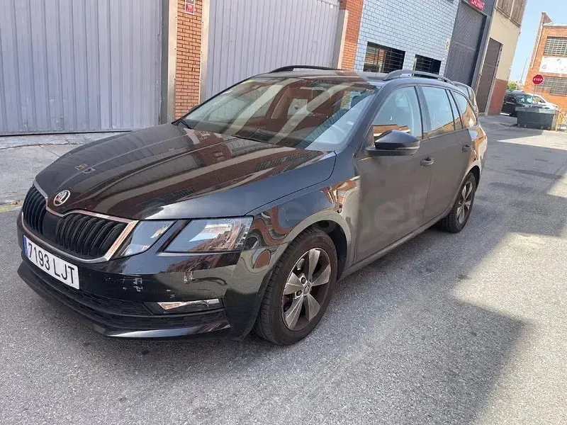 Usado Skoda Octavia G-TEC Ambition 131 CV (96 kW) 2020 Negro Familiar