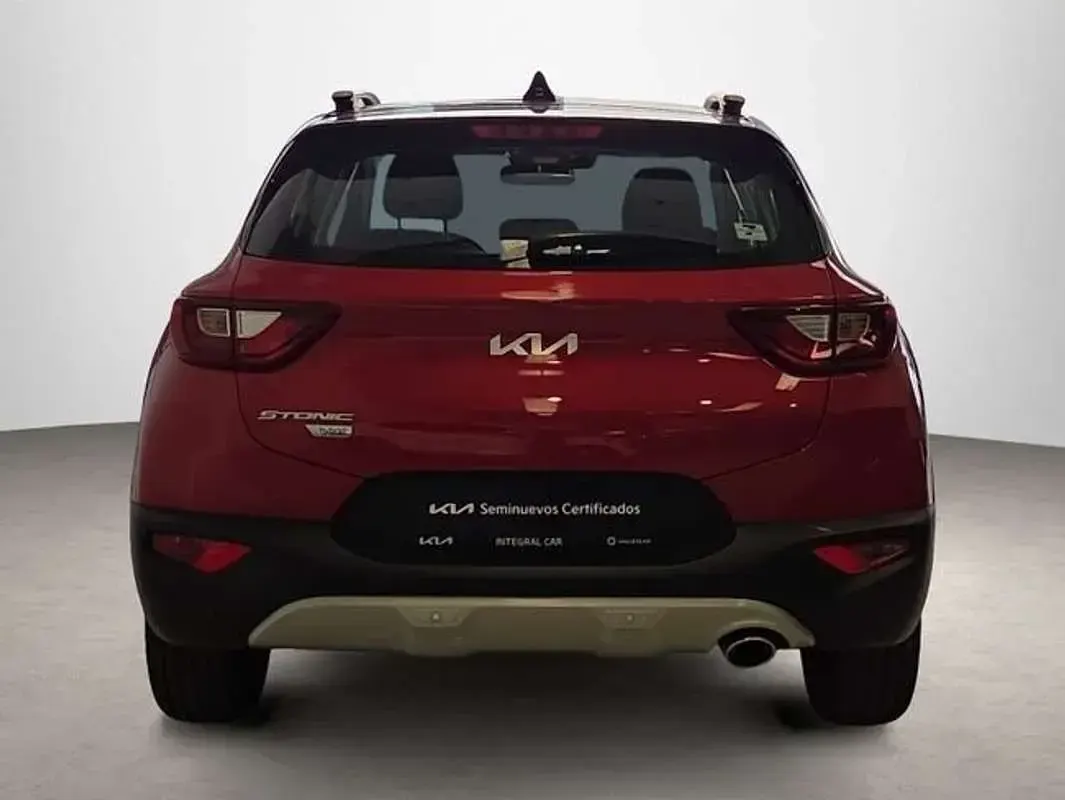 Usado Kia Stonic 120 CV (88 kW) 2022 Negro SUV