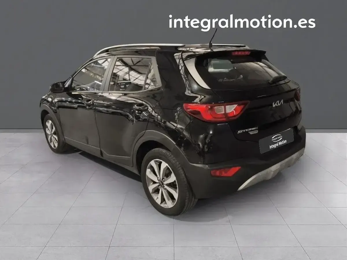 Usado Kia Stonic 100 CV (73 kW) 2022 Negro SUV