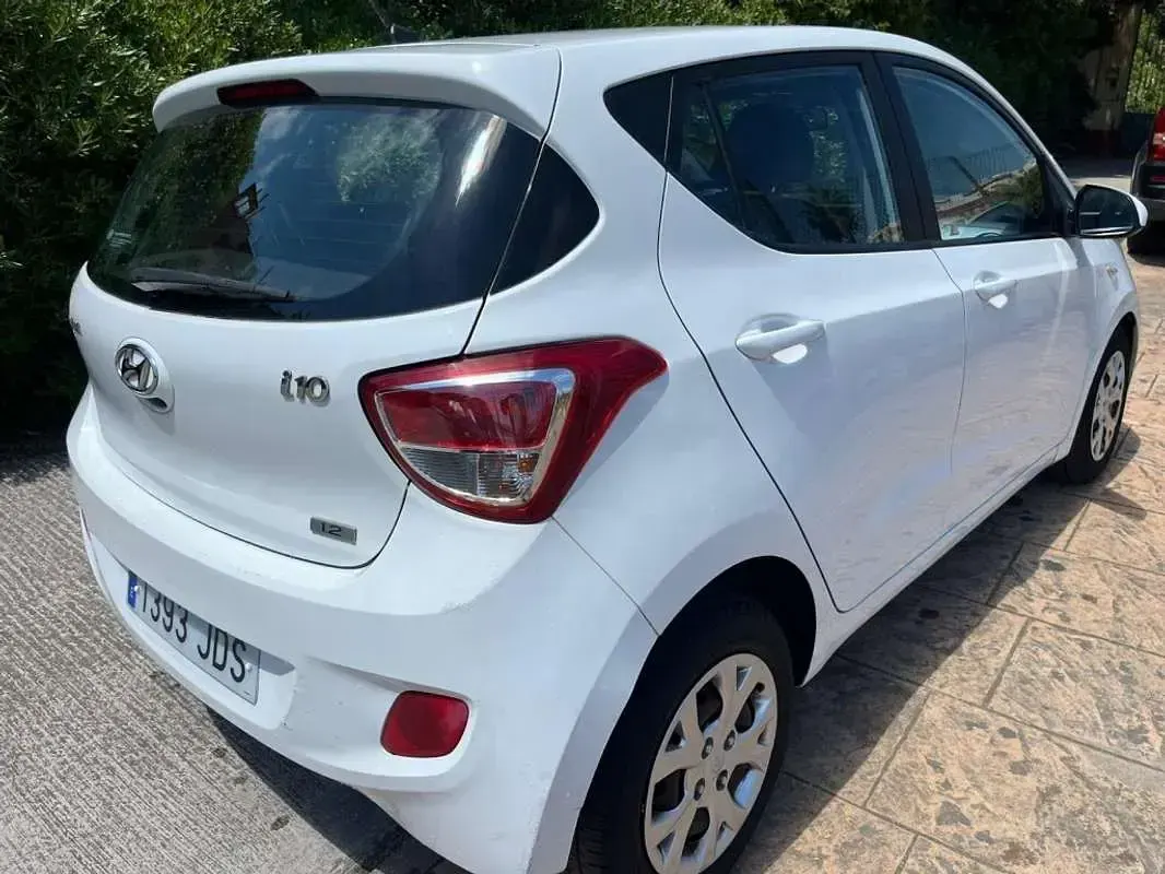 Używany Hyundai i10 87 KM (63 kW) 2015 Biały Hatchback