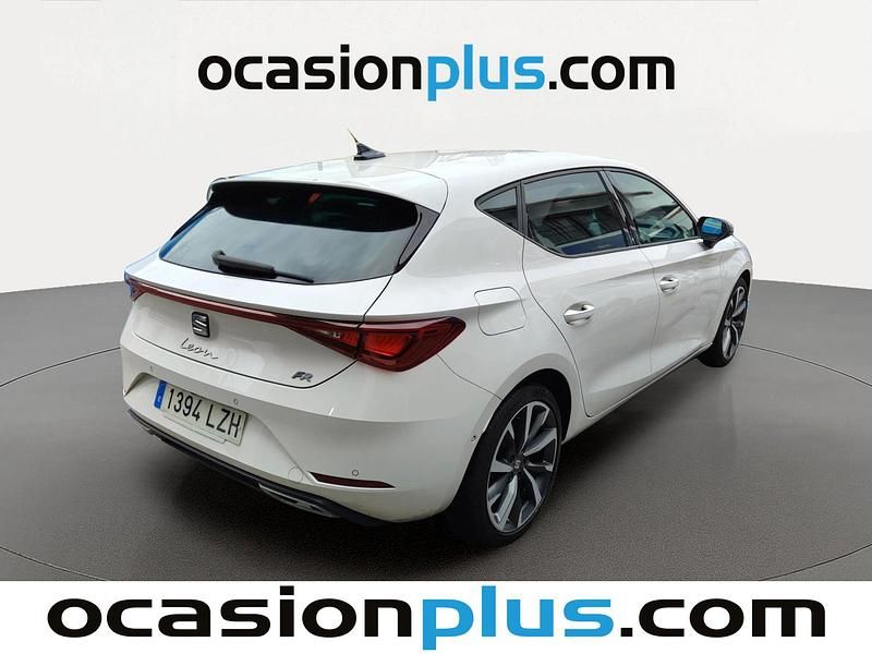 Usado Seat Leon FR 150 CV (110 kW) 2022 Blanco Monovolumen