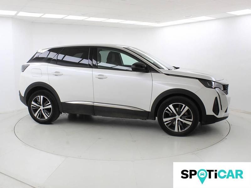 Usado Peugeot 3008 Allure 130 CV (95 kW) 2022 Blanco SUV