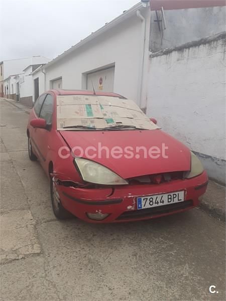 Usado Ford Focus Trend 115 CV (84 kW) 2001 Rojo Berlina