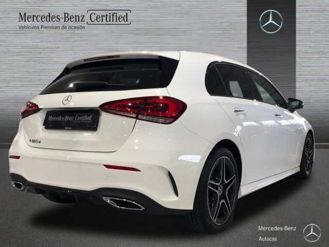 Usado Mercedes A180 AMG line 116 CV (85 kW) 2022 Blanco polar