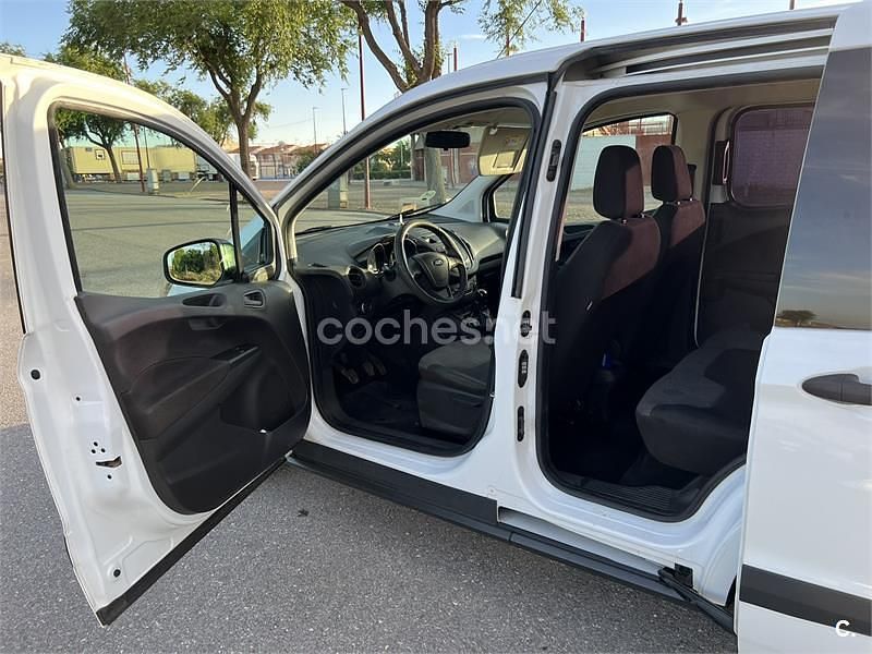 Usado Ford Tourneo Courier Ambiente 75 CV (55 kW) 2015 Blanco Monovolumen