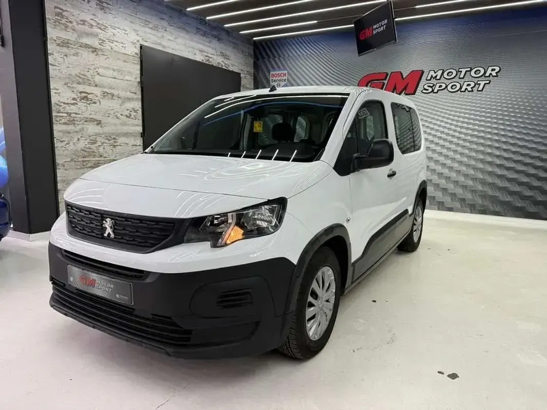 Usado Peugeot Rifter Active 102 CV (75 kW) 2020 Blanco Monovolumen