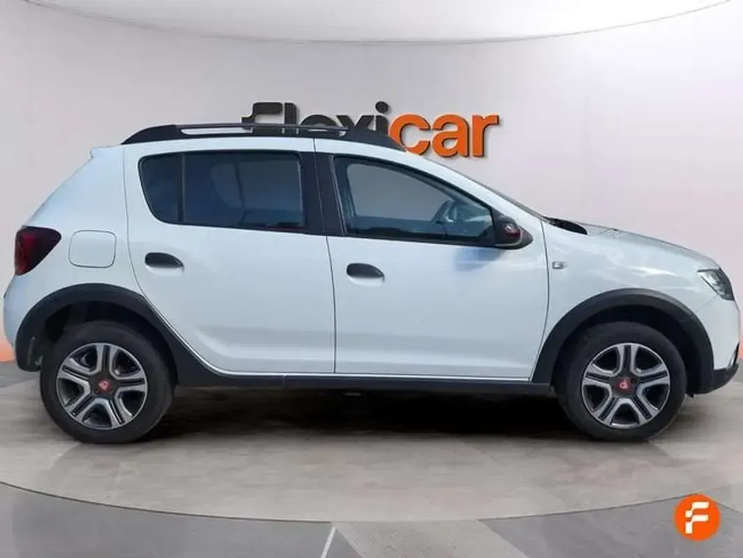 Usado Dacia Sandero Comfort 95 CV (69 kW) 2019 Blanco Berlina