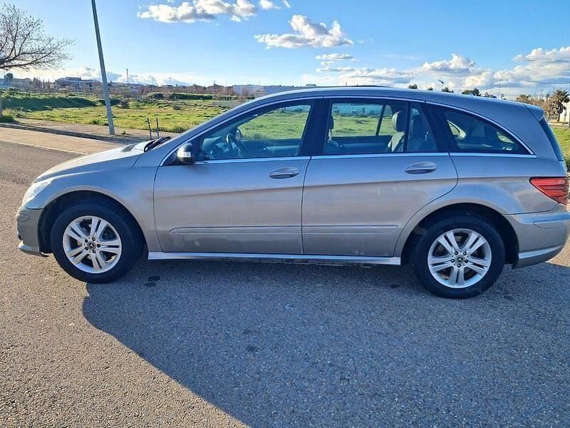 Usado Mercedes R320 224 CV (164 kW) 2008 Gris / plata Monovolumen