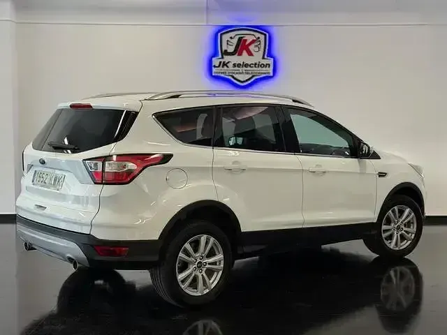 Usado Ford Kuga Trend+ 120 CV (88 kW) 2019 Blanco SUV