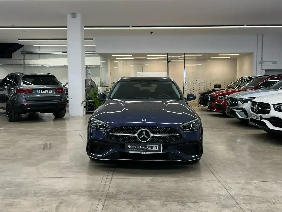 Usado Mercedes 220 200 CV (147 kW) 2025 Azul sodalita Familiar