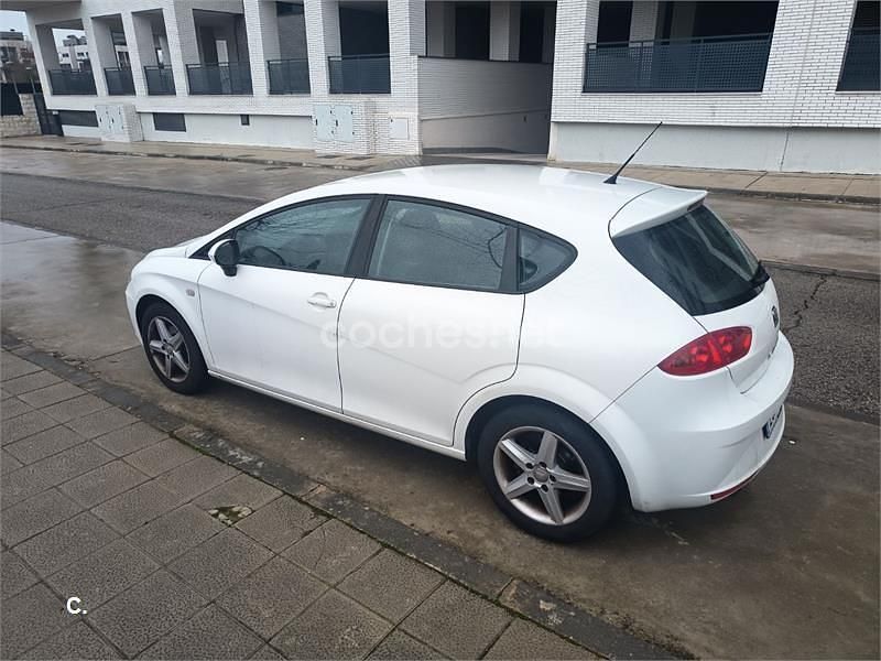 Usado Seat Leon Ecomotive 105 CV (77 kW) 2010 Blanco Utilitario