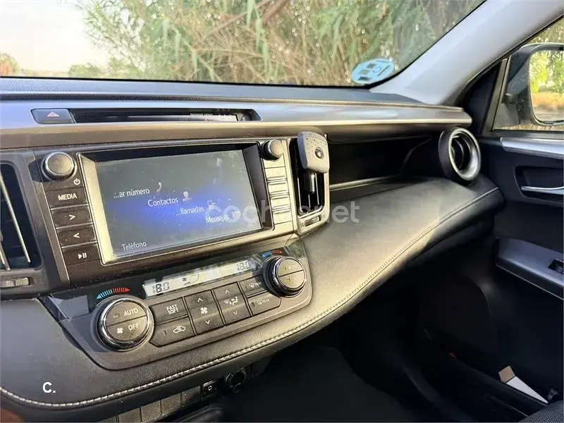 Usado Toyota RAV4 Advance 143 CV (105 kW) 2017 Gris / plata SUV