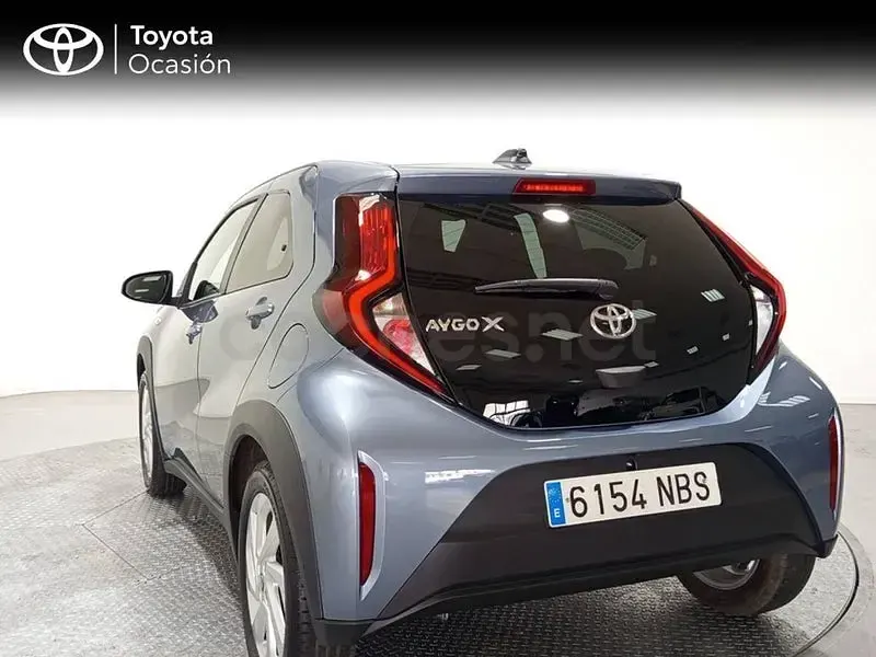 Usado Toyota Aygo X Play 72 CV (52 kW) 2025 Gris / plata SUV