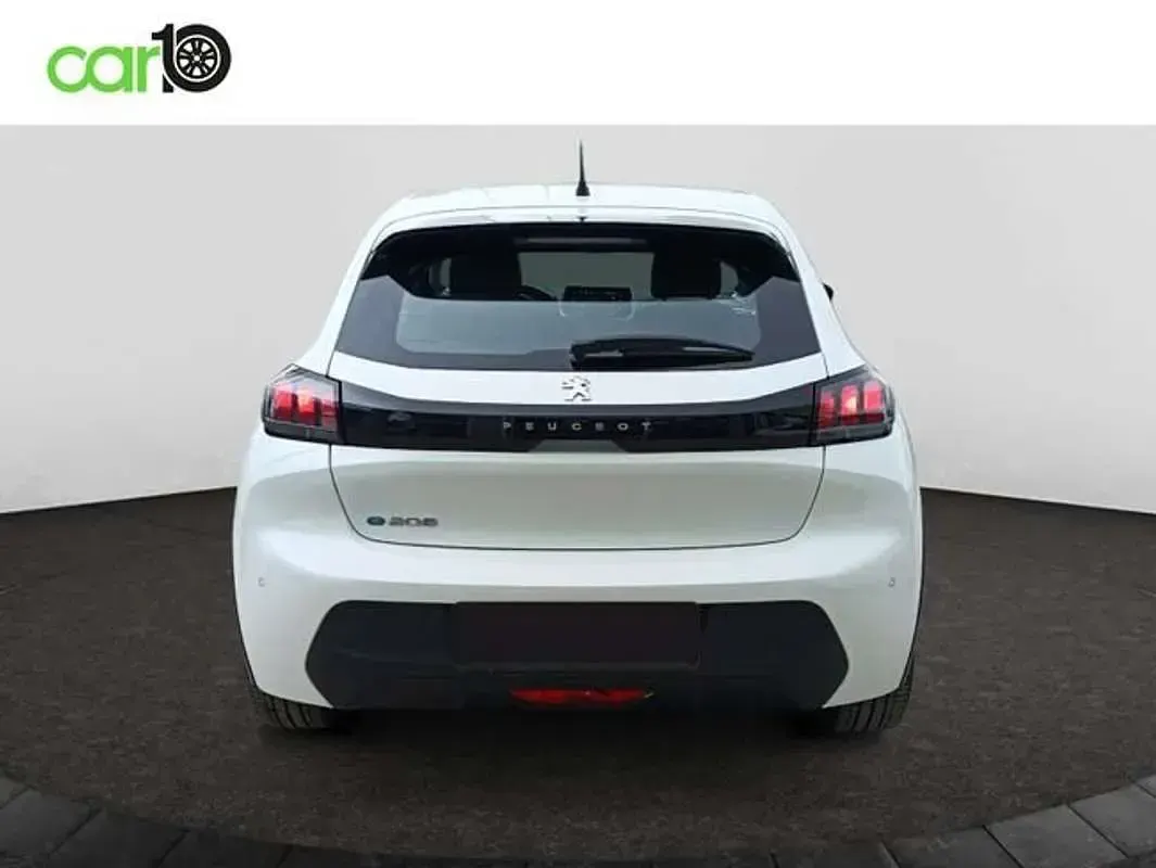 Usado Peugeot e-208 GT 100 kW (136 CV) 2022 Blanco Utilitario