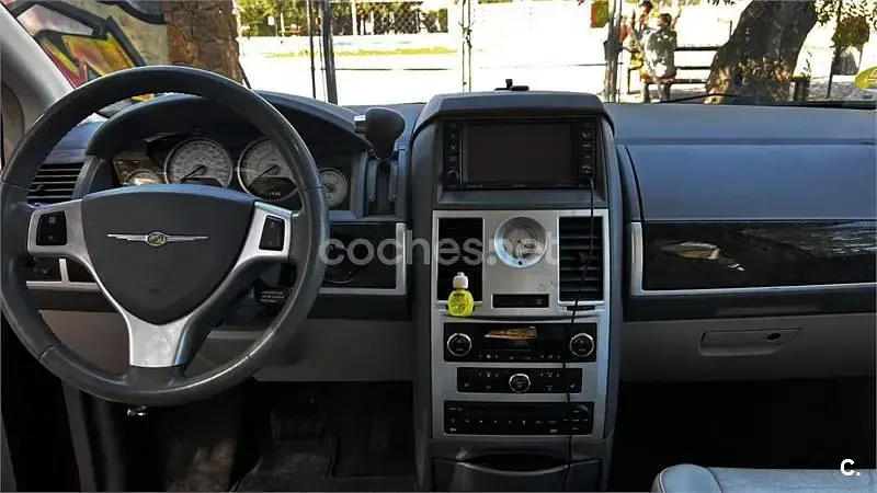Usado Chrysler Grand Voyager Limited 163 CV (119 kW) 2010 Granate Monovolumen