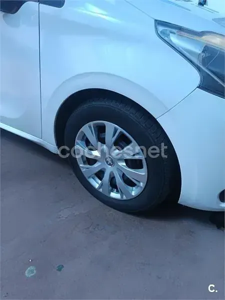 Usado Peugeot 208 Active 99 CV (72 kW) 2019 Blanco Utilitario