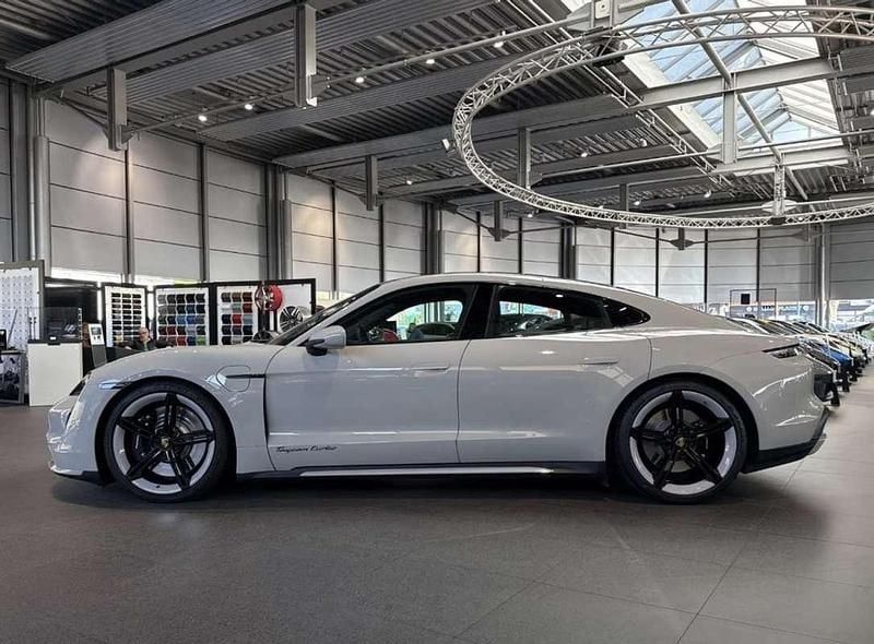 Usado Porsche Taycan Turbo 500 kW (680 CV) 2023 Gris Berlina