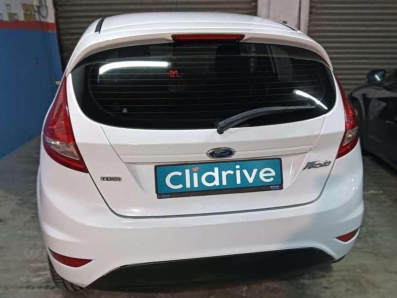 Begagnad Ford Fiesta Trend 70 HK (51 kW) 2011 Vit Halvkombi