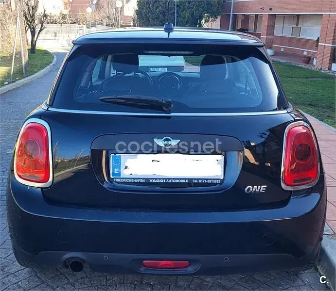 Usado Mini ONE 102 CV (75 kW) 2016 Negro Utilitario