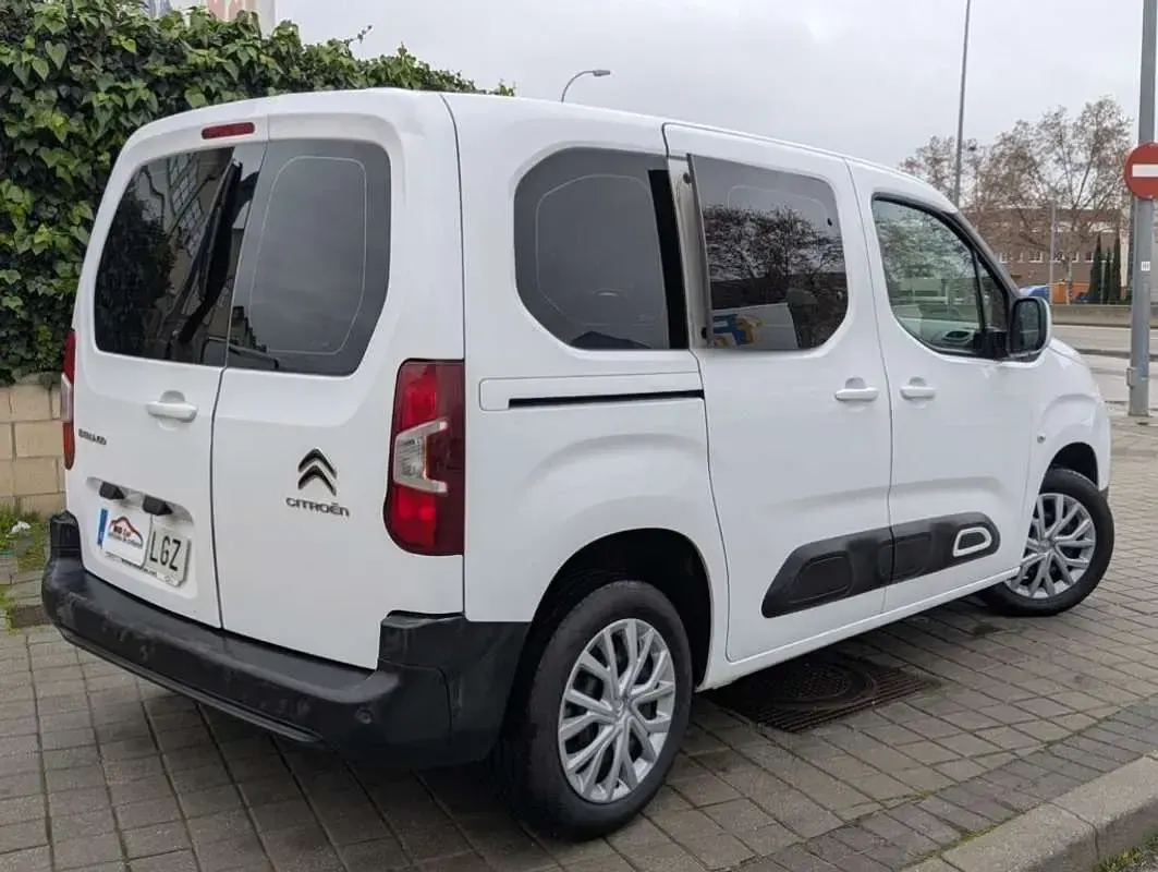 Usado Citroën Berlingo Feel 102 CV (75 kW) 2020 Blanco Monovolumen