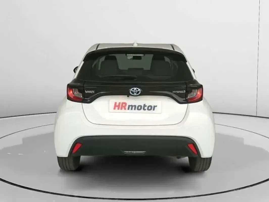 Usado Toyota Yaris Hybrid Business Edition 116 CV (85 kW) 2022 Blanco Utilitario