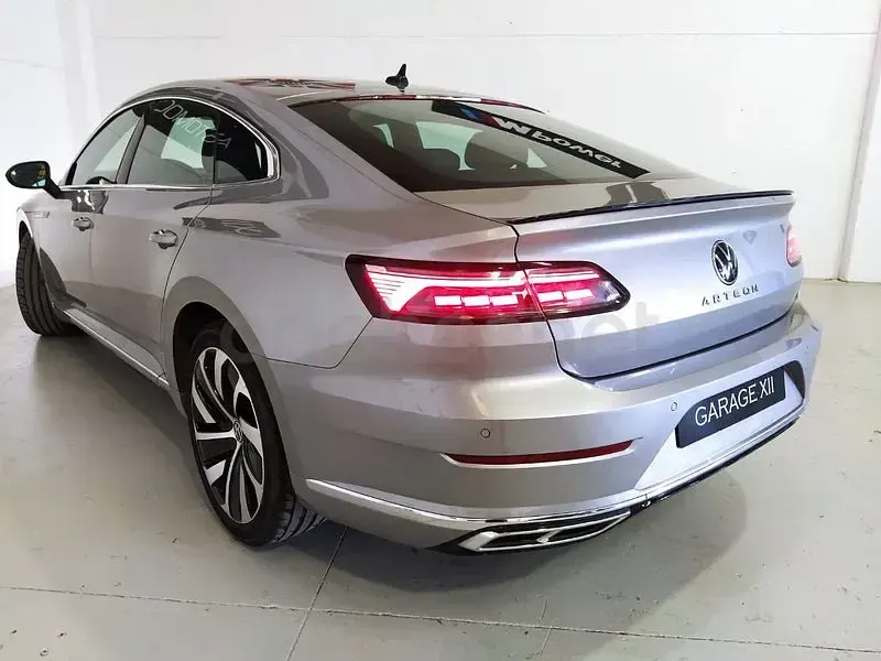 Usado VW Arteon R-line 150 CV (110 kW) 2021 Gris / plata Berlina