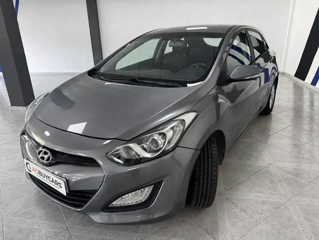 Usado Hyundai i30 90 CV (66 kW) 2014 Beige Utilitario