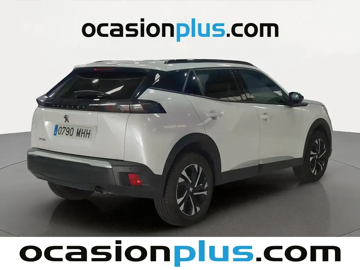 Usado Peugeot 2008 Allure 100 CV (73 kW) 2023 Blanco SUV