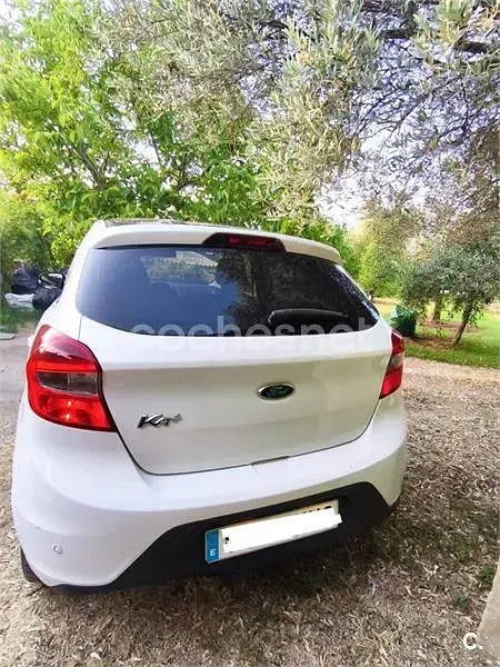 Usado Ford Ka Plus 85 CV (62 kW) 2018 Blanco Utilitario