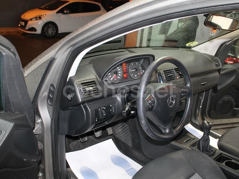 Usado Mercedes A180 Classic 109 CV (80 kW) 2008 Gris / plata Monovolumen