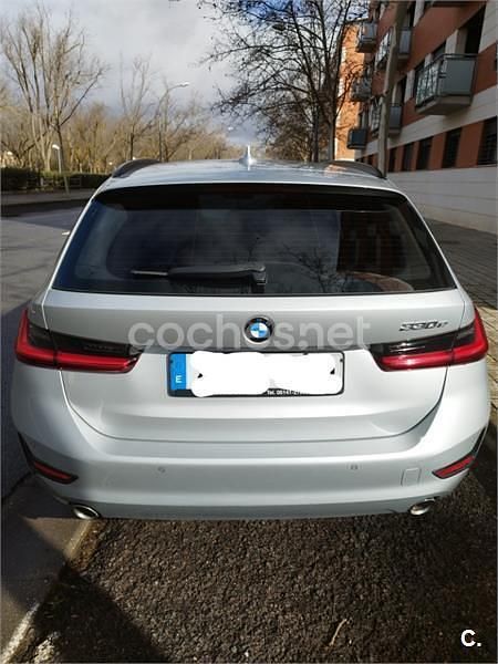 Usado BMW 330e Comfort Edition 292 CV (214 kW) 2021 Gris / plata Familiar