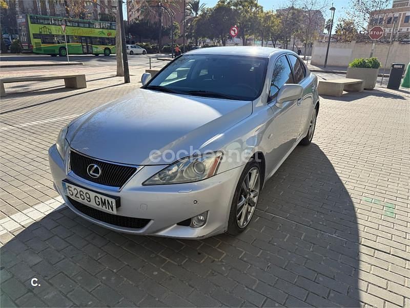 Usado Lexus IS220d 177 CV (130 kW) 2009 Gris / plata Berlina