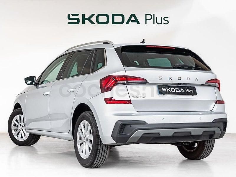 Usado Skoda Kamiq Selection 115 CV (84 kW) 2025 Gris plata SUV