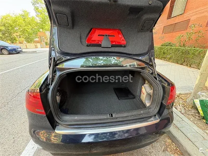 Usado Audi A4 140 CV (102 kW) 2006 Azul Berlina