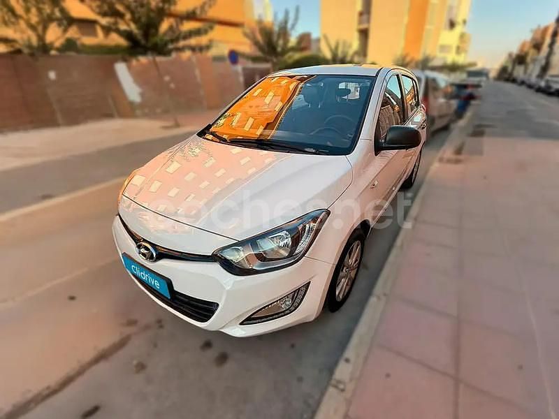Usado Hyundai i20 90 HP (66 kW) 2013 Branco Citadino