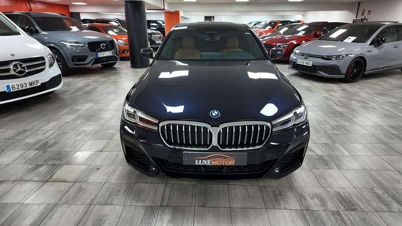 Usado BMW 545e M Sport 394 CV (289 kW) 2022 Azul Berlina