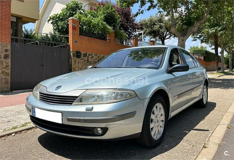 Gris / plata Usado 2005 Renault Laguna II Dynamique Berlina | 2100 € (Buen precio) - Imagen 1/4