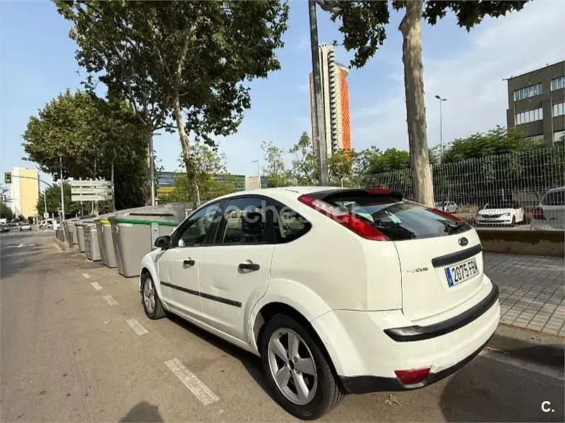 Usado Ford Focus Trend 115 CV (84 kW) 2006 Blanco Berlina