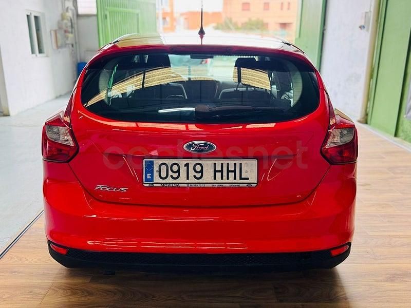 Usado Ford Focus Trend 95 CV (69 kW) 2012 Rojo Berlina