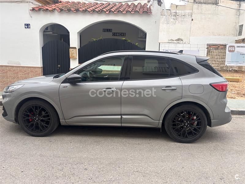 Usado Ford Kuga ST-Line X 180 CV (132 kW) 2023 Gris / plata SUV