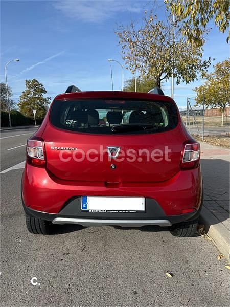 Usado Dacia Sandero Stepway 90 CV (66 kW) 2014 Rojo Berlina